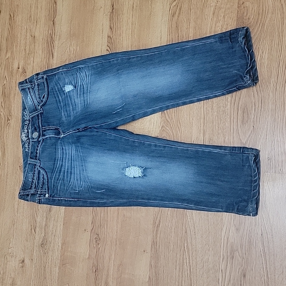 (Capris) Almost Famous Always Fabulous Jean Size 5